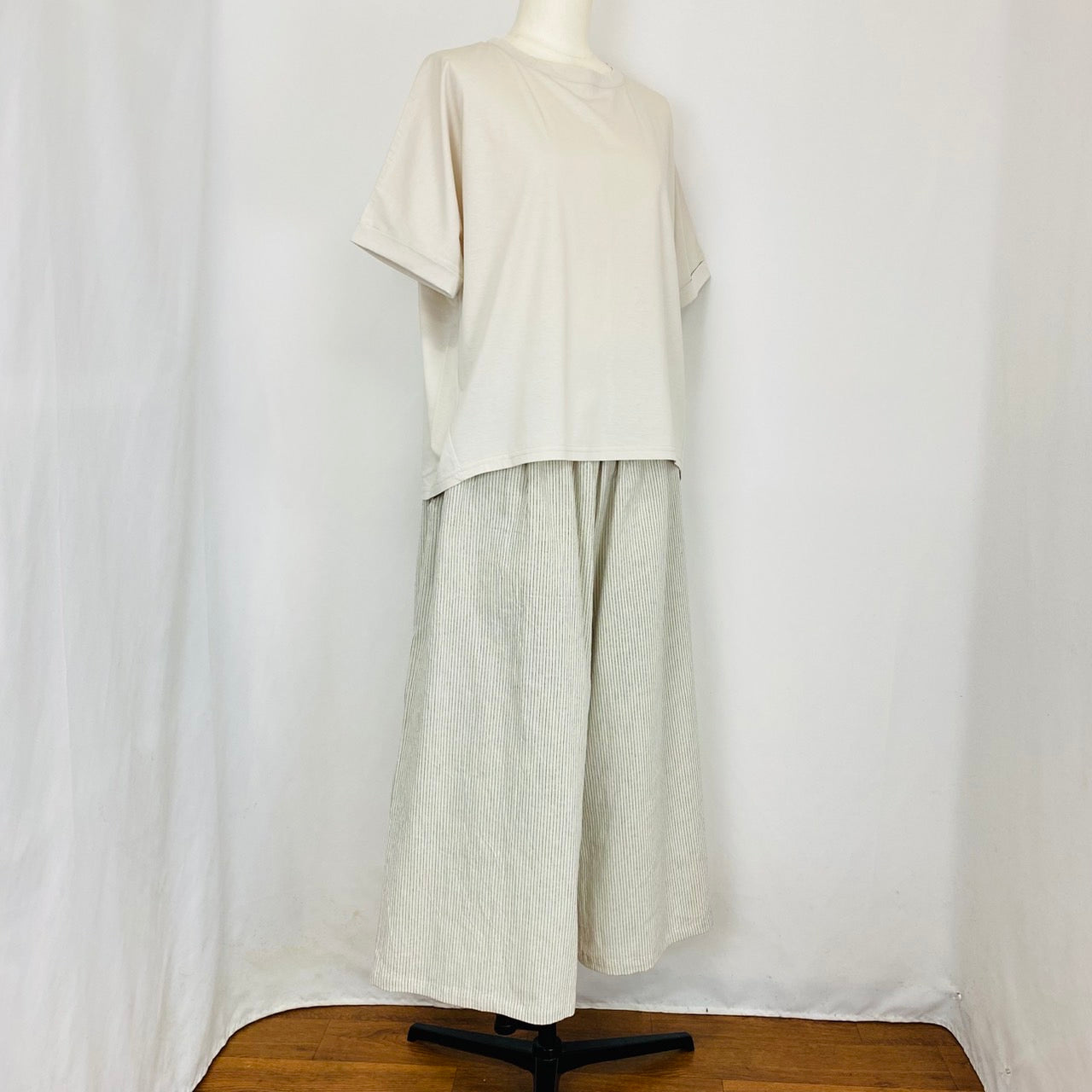 【遠州織物】ストレスフリーワイドパンツ 2カラー 綿麻先染めストライプ 245018