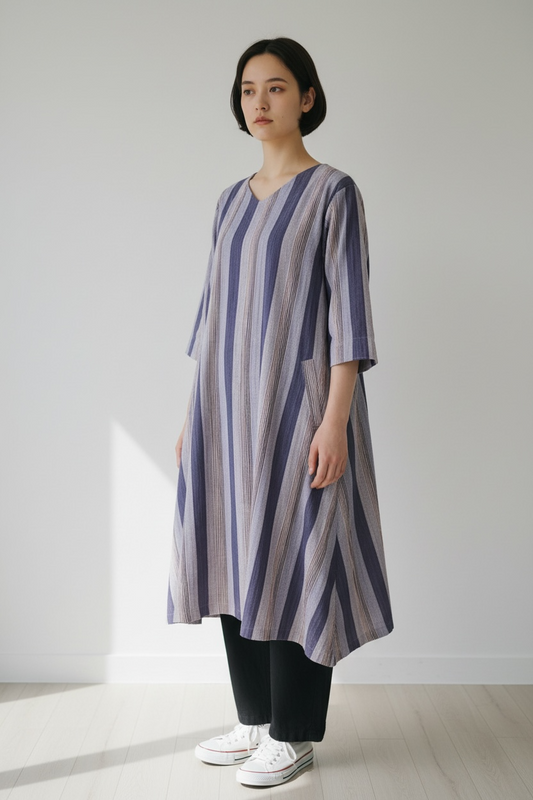 【亀田縞】Ｖネックの台形ワンピース　7分袖　パープル系　マルチストライプ　212069-1