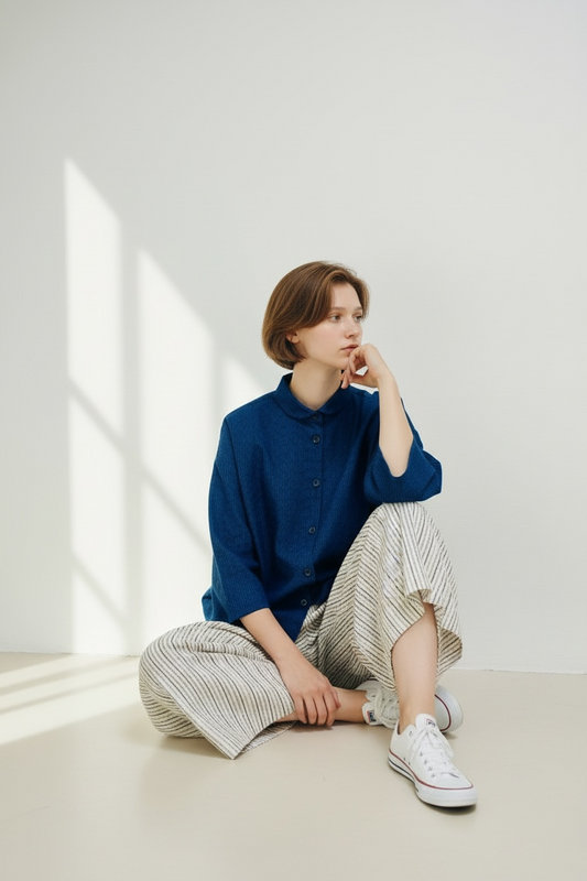 【遠州織物】丸襟ふんわりブラウス　紺　たてよこみじん絣楊柳　SU19101