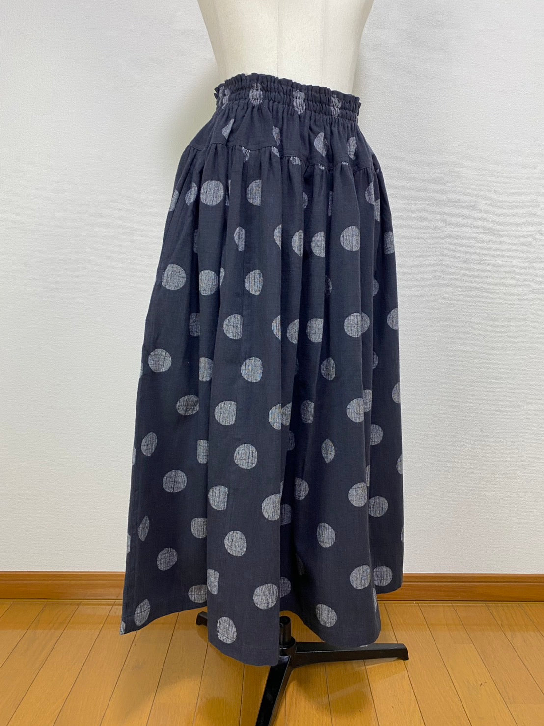 【マンガン絣】　切替ギャザースカート　スミ黒　ドット大　245049
