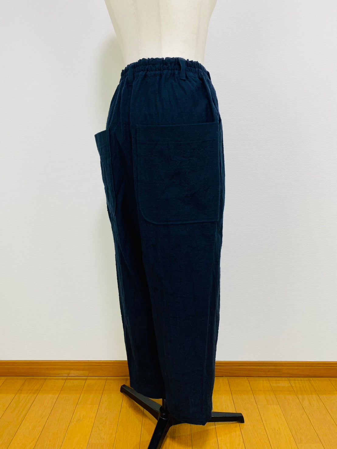 【遠州織物】大きな後ろポケットのパンツ　逆スラブ　黒　245031