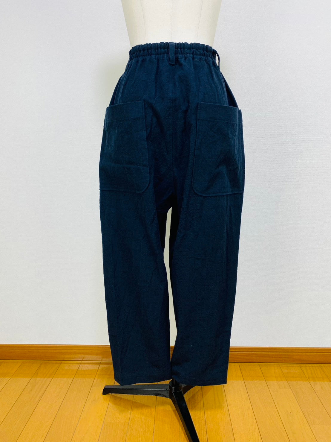 【遠州織物】大きな後ろポケットのパンツ　逆スラブ　黒　245031