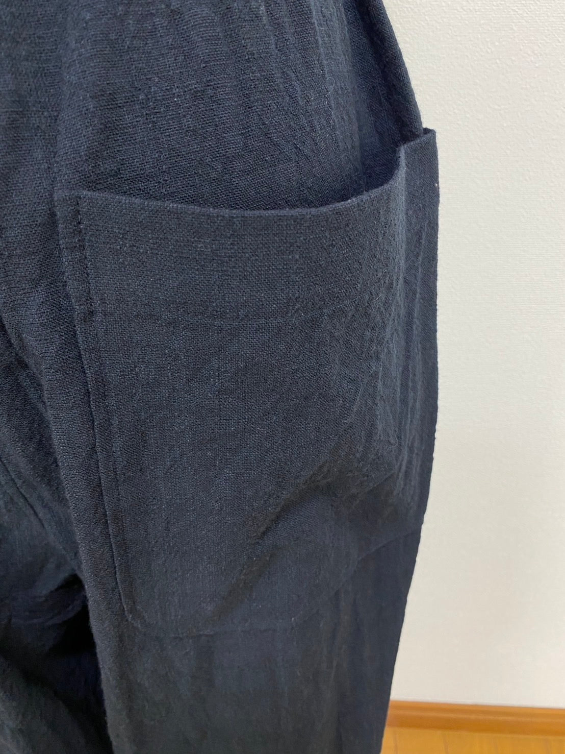 【遠州織物】大きな後ろポケットのパンツ　逆スラブ　黒　245031