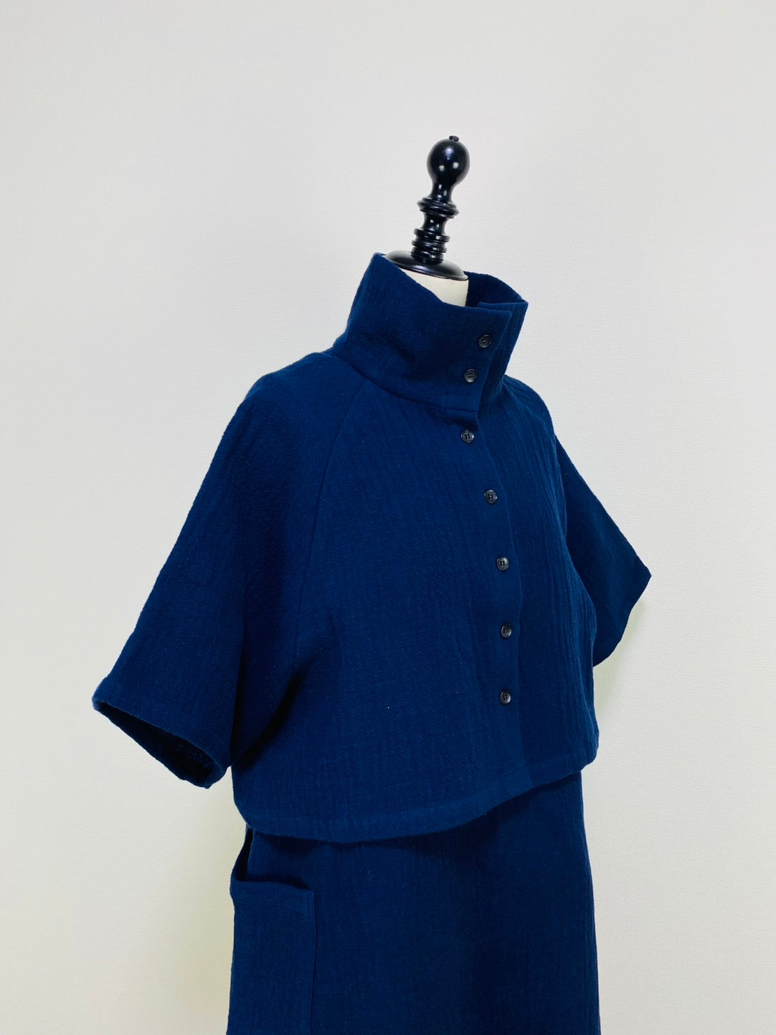 【遠州織物】ボレロ風ジャケット　逆スラブ二重織　紺　241012