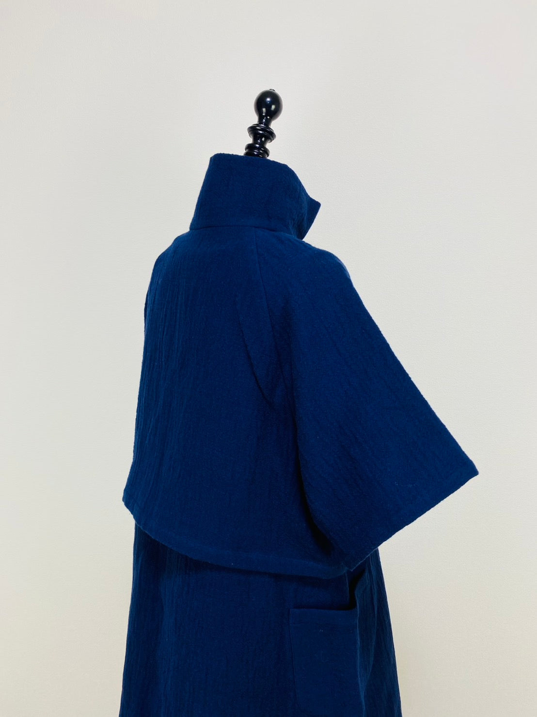 【遠州織物】ボレロ風ジャケット　逆スラブ二重織　紺　241012