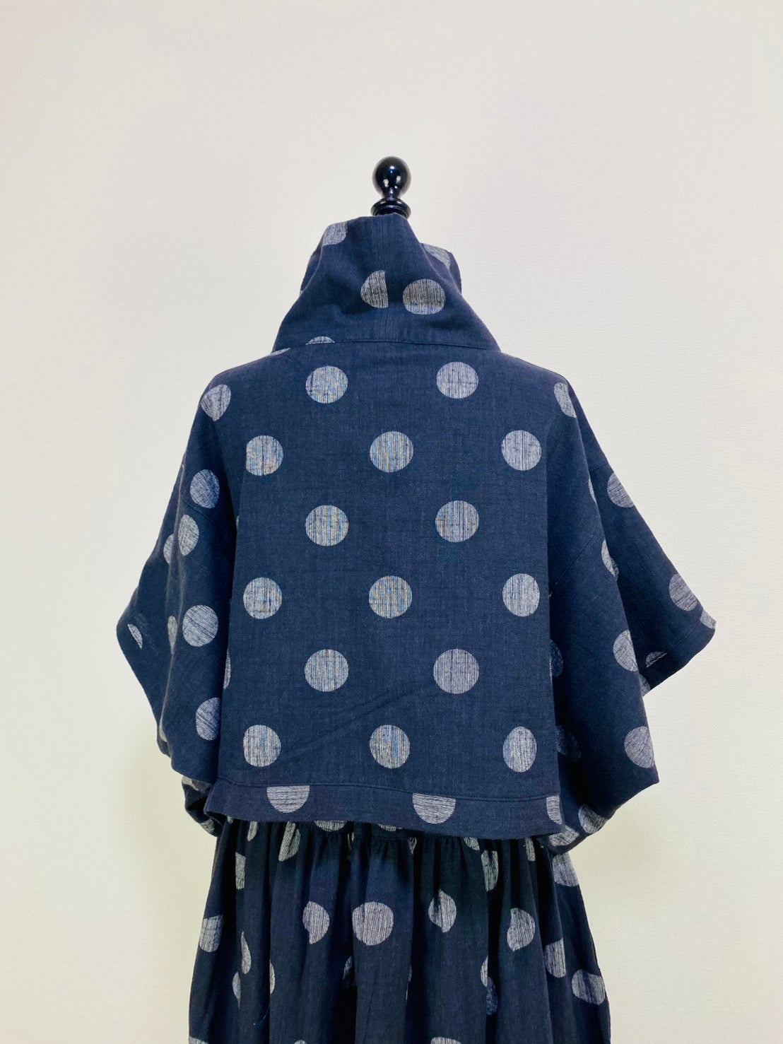 【マンガン染】ロールネック切替えポンチョ　ドット大　234029-1