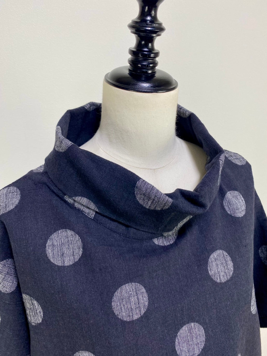 【マンガン染】ロールネック切替えポンチョ　ドット大　234029-1