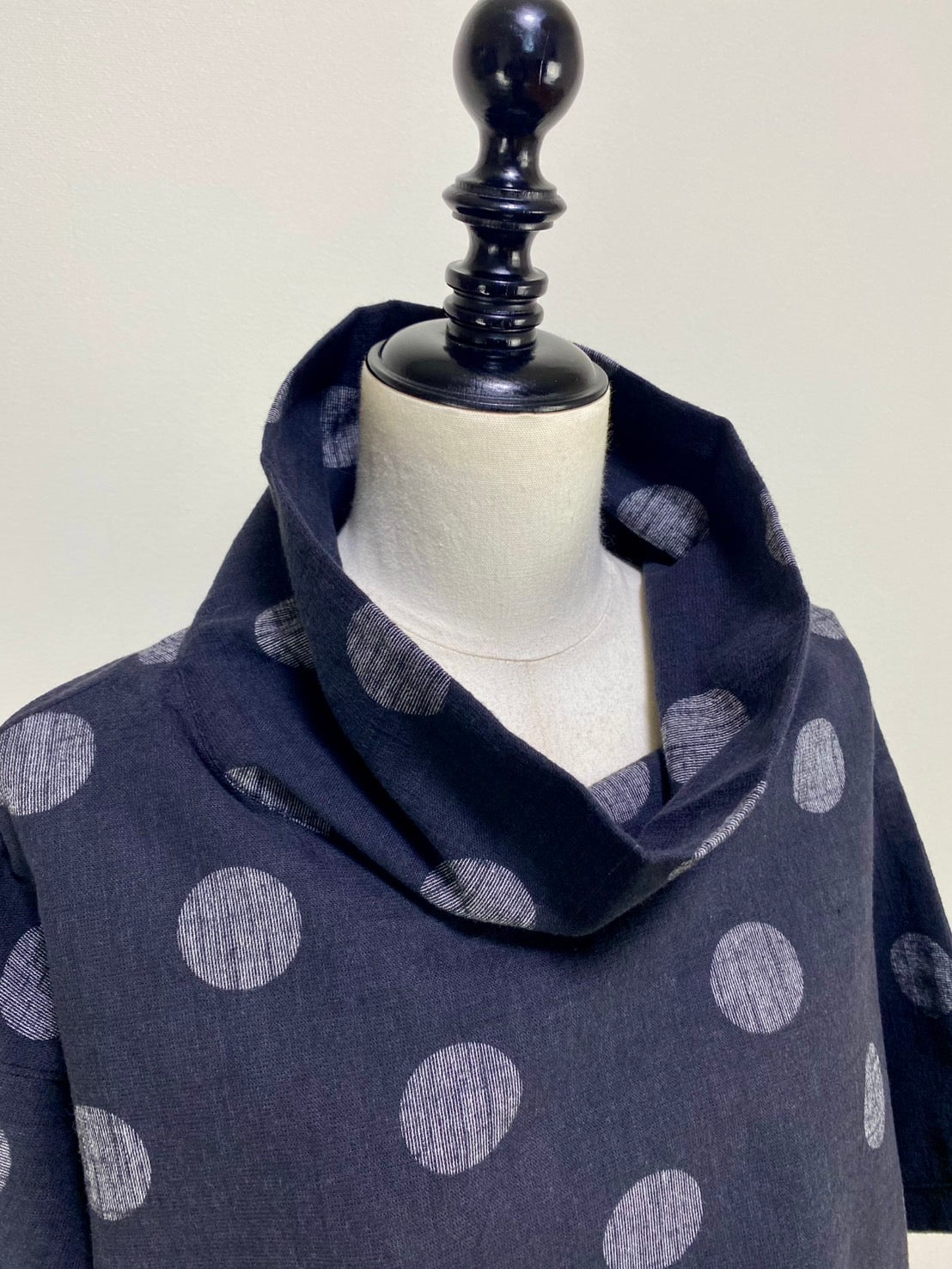 【マンガン染】ロールネック切替えポンチョ　ドット大　234029-1