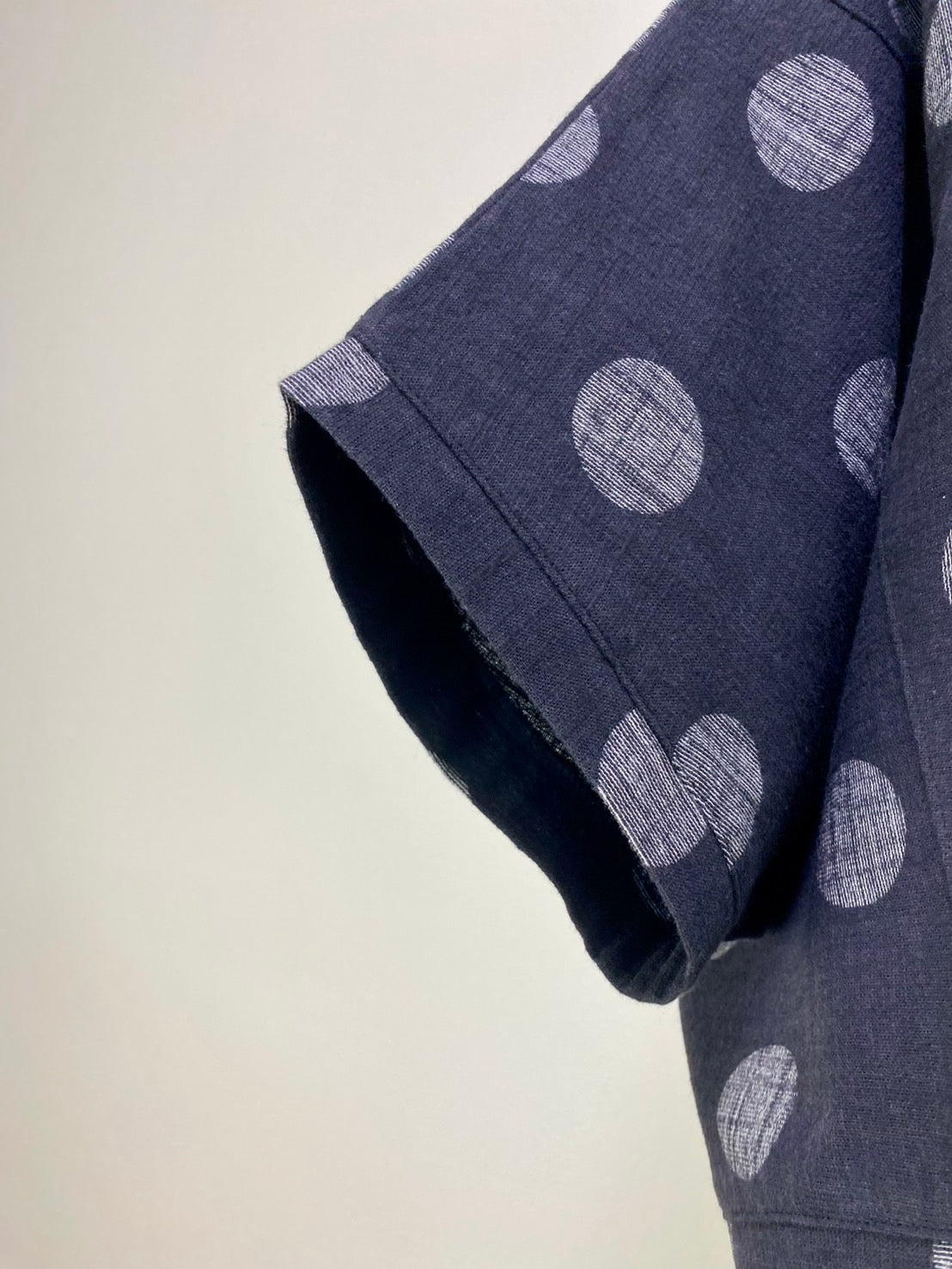 【マンガン染】ロールネック切替えポンチョ　ドット大　234029-1