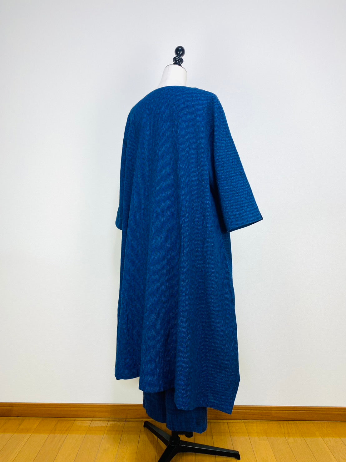 【遠州織物】7分袖　Vネック台形ワンピース　みじん絣楊柳　紺