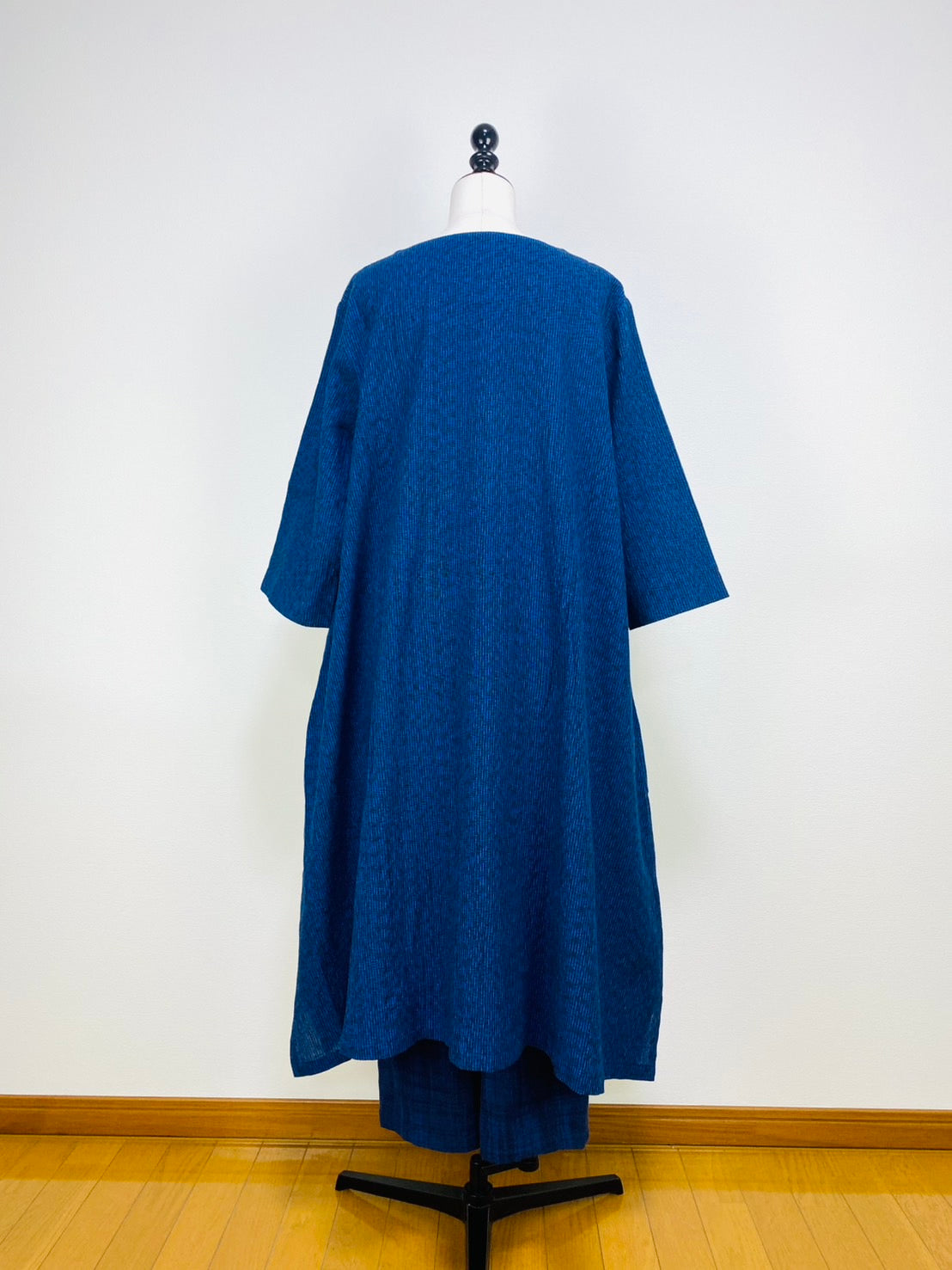 【遠州織物】7分袖　Vネック台形ワンピース　みじん絣楊柳　紺