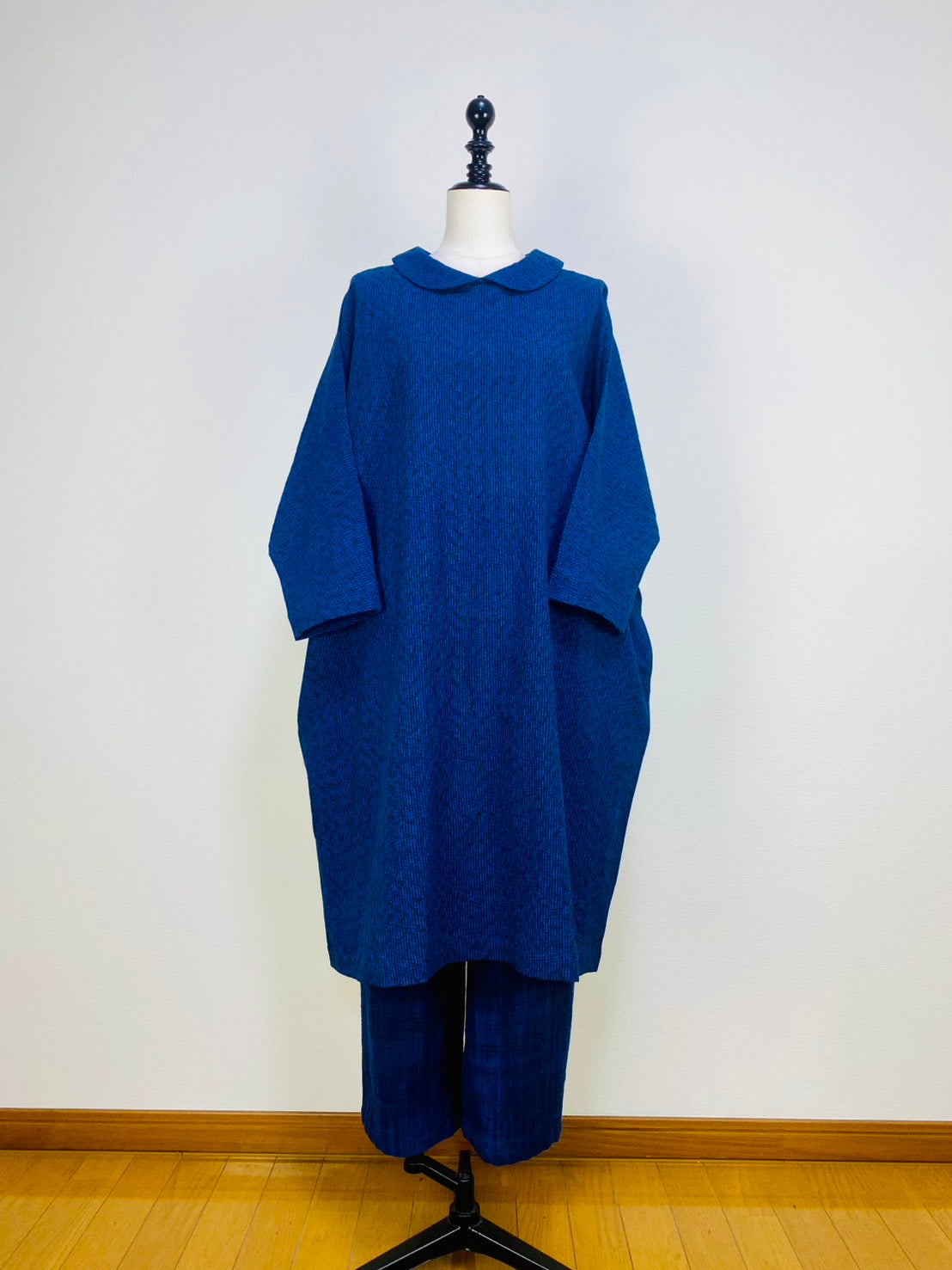 【遠州織物】ショールカラーのコクーンワンピース　みじん絣楊柳　紺