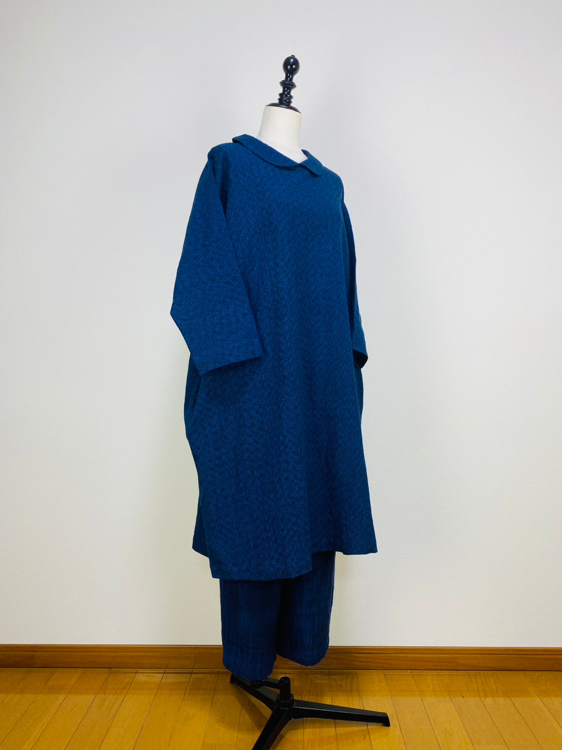 【遠州織物】ショールカラーのコクーンワンピース　みじん絣楊柳　紺