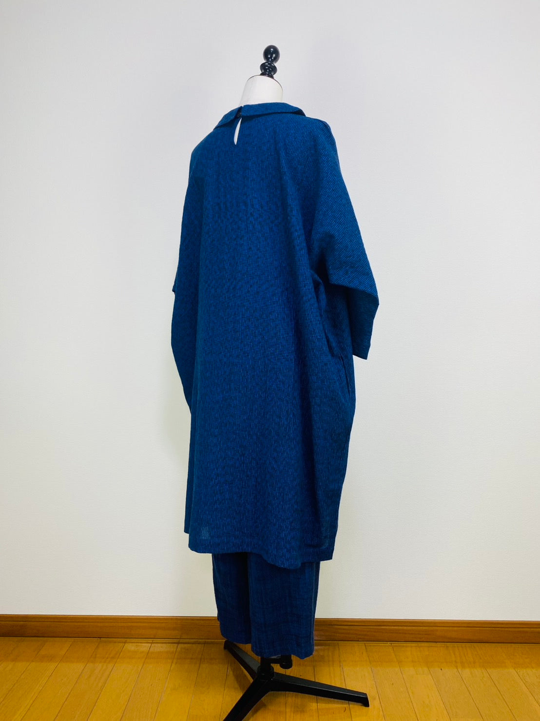 【遠州織物】ショールカラーのコクーンワンピース　みじん絣楊柳　紺