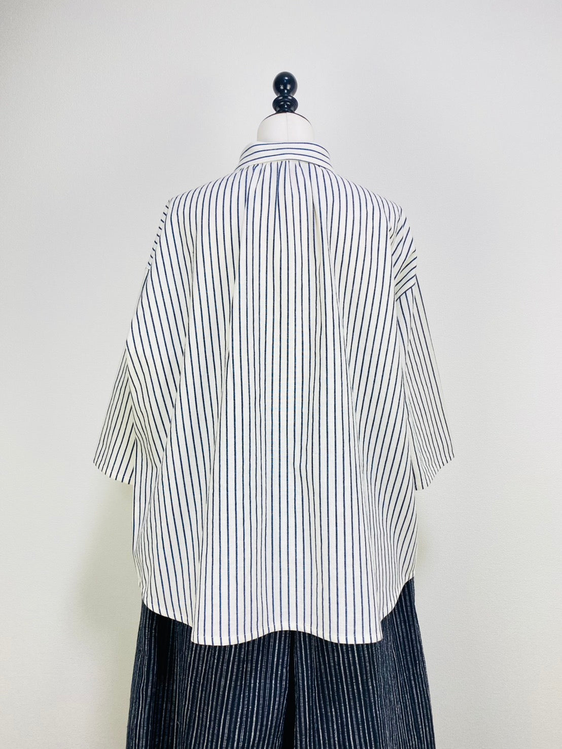 【岡山インディゴ】丸襟ゆったりブラウス　7分袖　２柄　先染めストライプ　SU19108