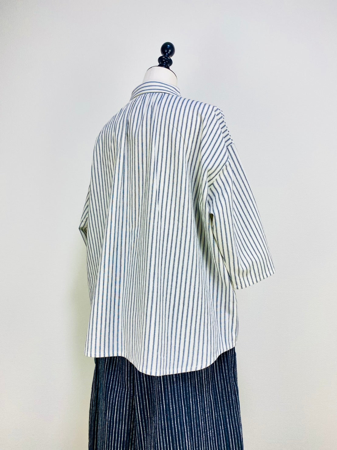 【岡山インディゴ】丸襟ゆったりブラウス　7分袖　２柄　先染めストライプ　SU19108