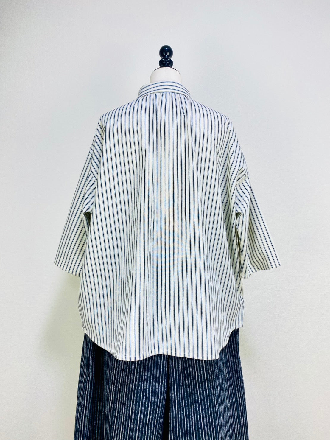 【岡山インディゴ】丸襟ゆったりブラウス　7分袖　２柄　先染めストライプ　SU19108