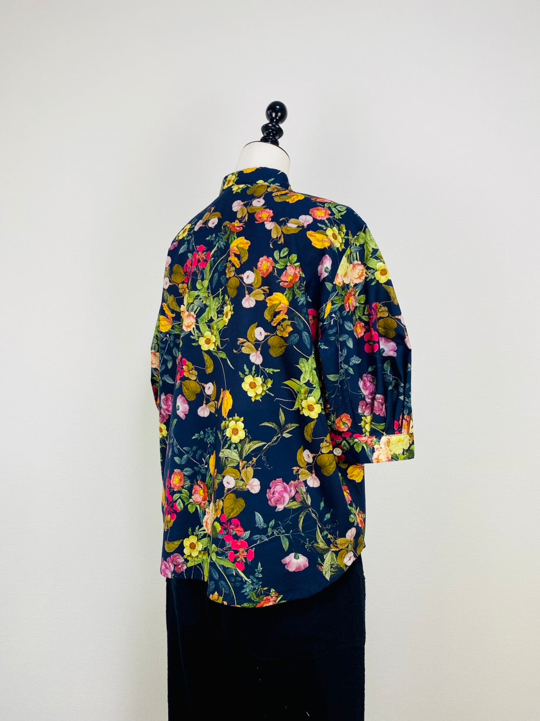 半袖パフスリーブブラウス　多色プリント花柄　ラスタースケアー　83034