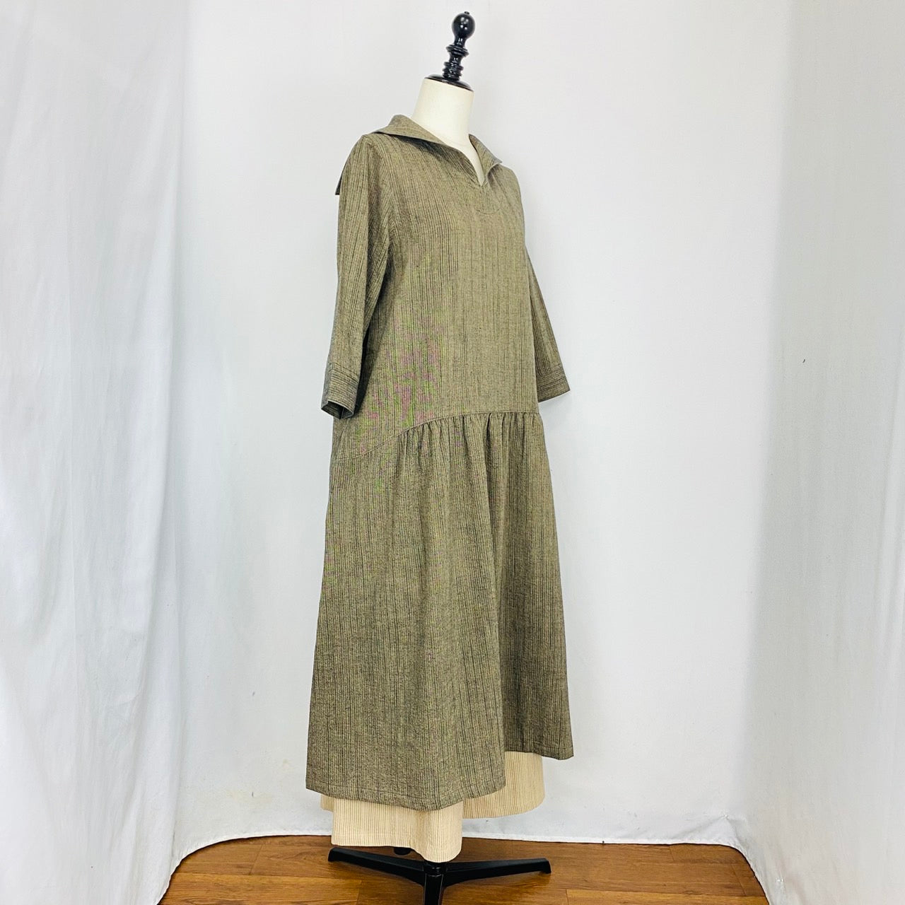 【遠州織物】セーラーカラーの切替ギャザーワンピース　2カラー　逆スラブストライプ　うすで　252011　