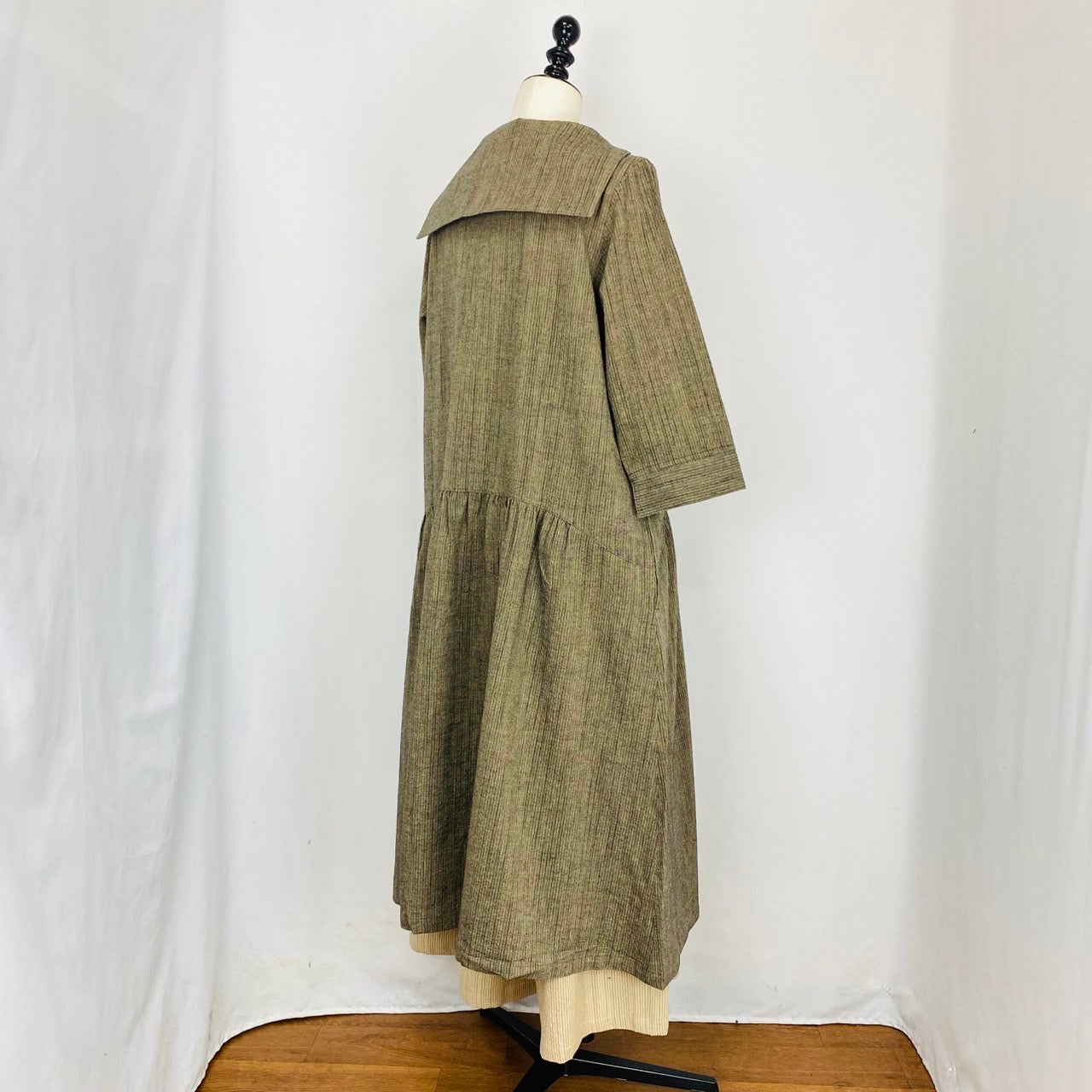 【遠州織物】セーラーカラーの切替ギャザーワンピース　2カラー　逆スラブストライプ　うすで　252011　