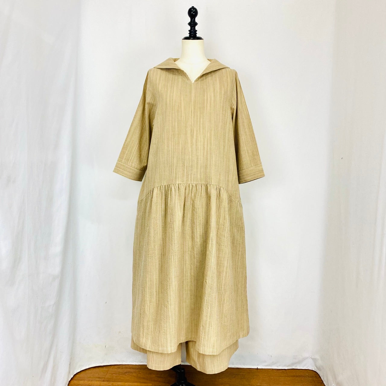 【遠州織物】セーラーカラーの切替ギャザーワンピース　2カラー　逆スラブストライプ　うすで　252011　