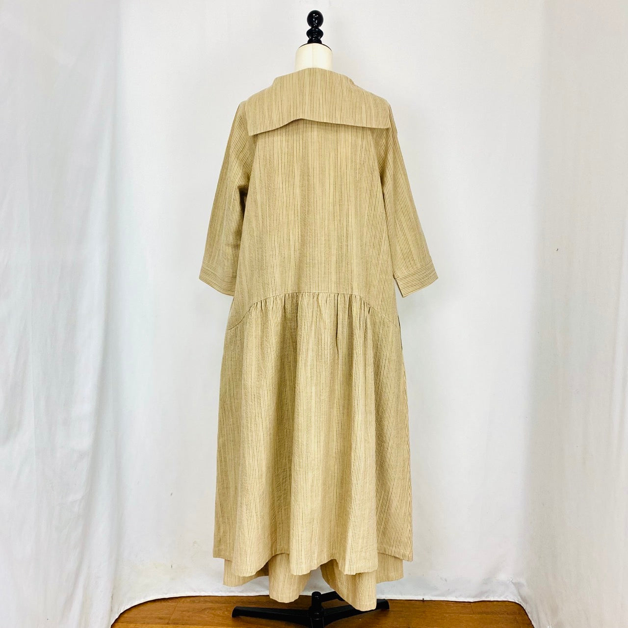 【遠州織物】セーラーカラーの切替ギャザーワンピース　2カラー　逆スラブストライプ　うすで　252011　